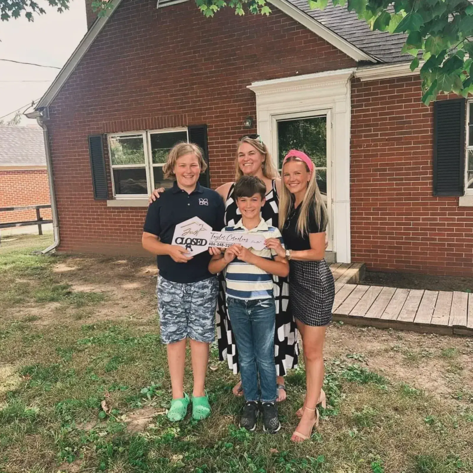 Hometown Mortgage clients celebrating at their closing